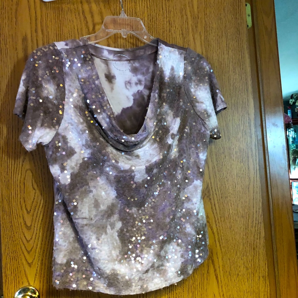 Sparkle short sleeve top.  INC. 1X. Tie dye pattern, beige tone